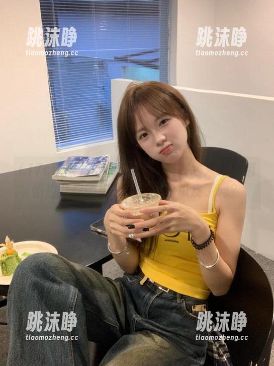 17c吃瓜 17c吃瓜的黑料在线来袭!悄悄拉开你的椅子,准备好瓜皮了吗?
