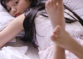 观看51.com里的八卦，心里默默翻了个白眼