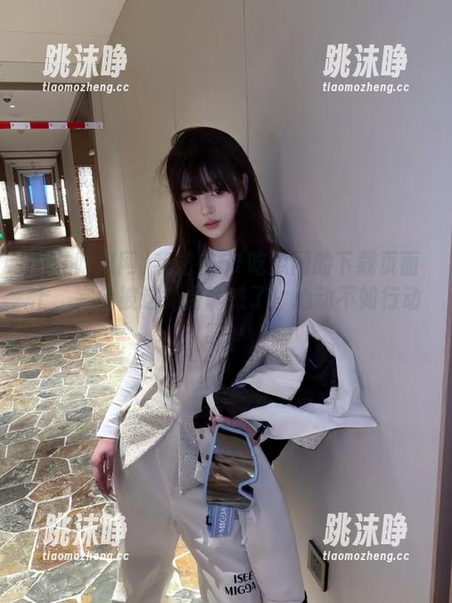 51吃瓜网 我站在51吃瓜网的下载页面上,完全被这免费诱惑了!心动不如行动吧!