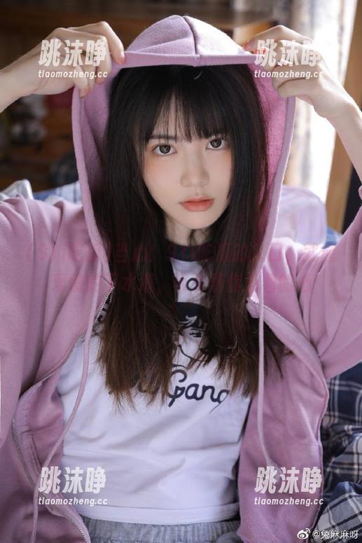 91i吃瓜 当心!91i吃瓜的入口,就像爱情的下水道,吸引着你悬着的心