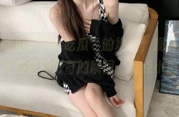“91吃瓜”的地址，观看的时候迷失在各种好奇的瞬间，有点小激动。