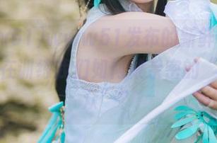 www51发布的新鲜素材，是不是在训练我们如何做亲密的“吃瓜群众”？