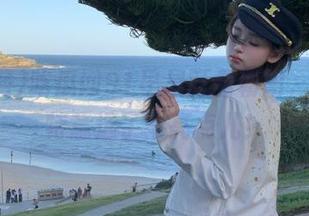 吃瓜网91早晨盯着朝阳，连瓜都特意选了个亮点儿！