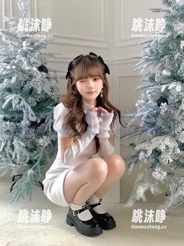 吃瓜网 嗨,吃瓜网页又在上演大戏了,在线观看的时候我就这么默默当观众!