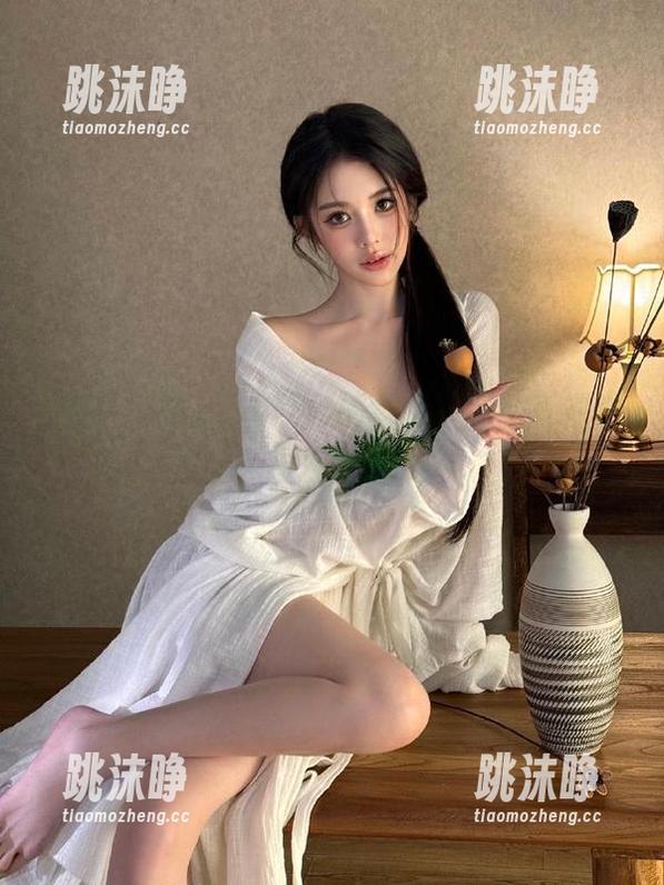 吃瓜网站 吃瓜网站搞事情,爆料直播观察到了奇怪的擦边球。