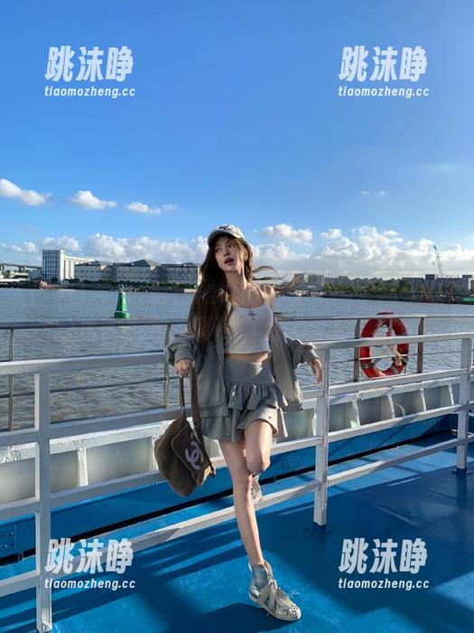 每日黑料 每日黑料网址里充满了你未必敢信的东东,真的有点“炸裂”哦!