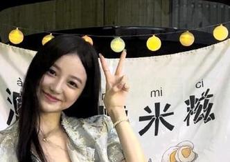 忍不住在网页上迷失，黑料不打料2025入口甜得就像是吃了蜜一样。