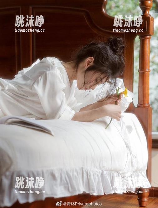 黑料吃瓜不打烊 安静听,黑料吃瓜不打烊的最新爆料,快来下载,别忘了旁边有个朋友,他要转发!